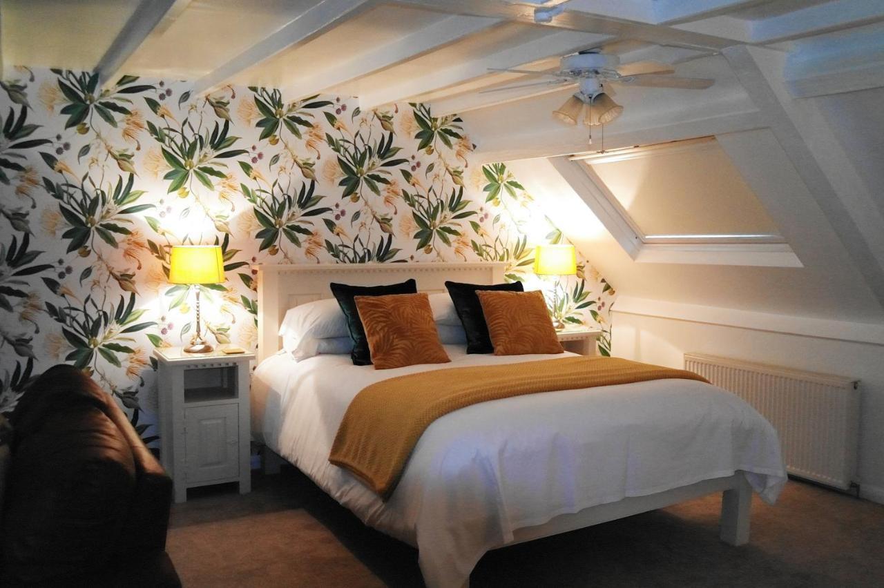 White Linen Whitby, Room Only Екстер'єр фото