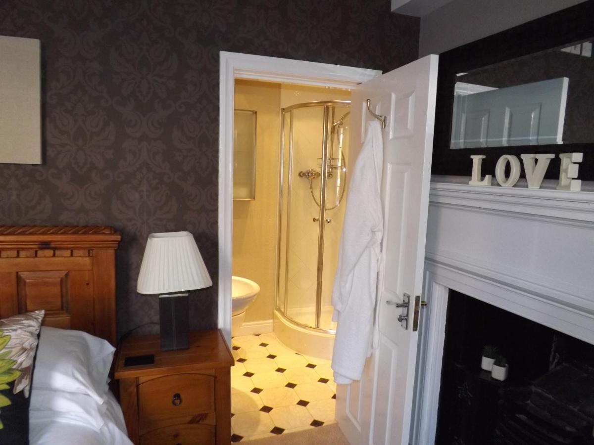 White Linen Whitby, Room Only Екстер'єр фото